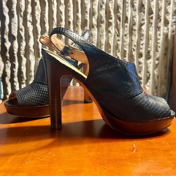 Coach "Brina" Snakeskin Peep-Toe Slingbacks Women’s Size 8 - Picture 4 of 12